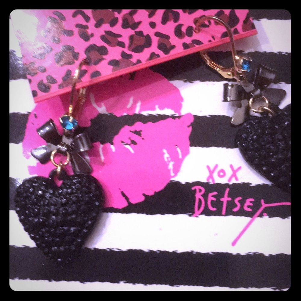 𗁥Black Heart Earrings𗁥